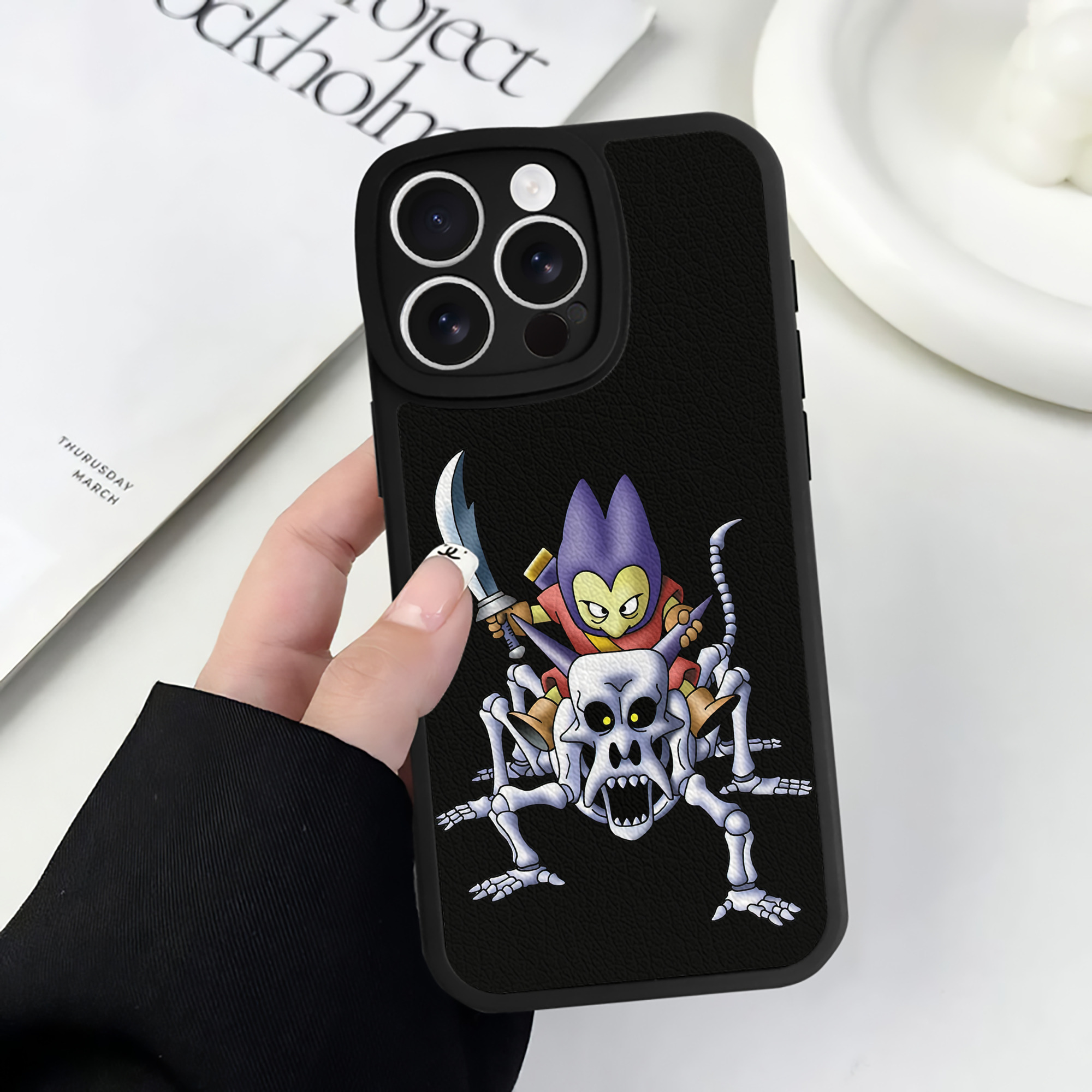 （画像用） ドラゴンクエスト Doragon Kuesuto Dragon Quest 【iPhone 16シリーズ対応】シリコンスマホケース（レザー調） 材質：シリコン